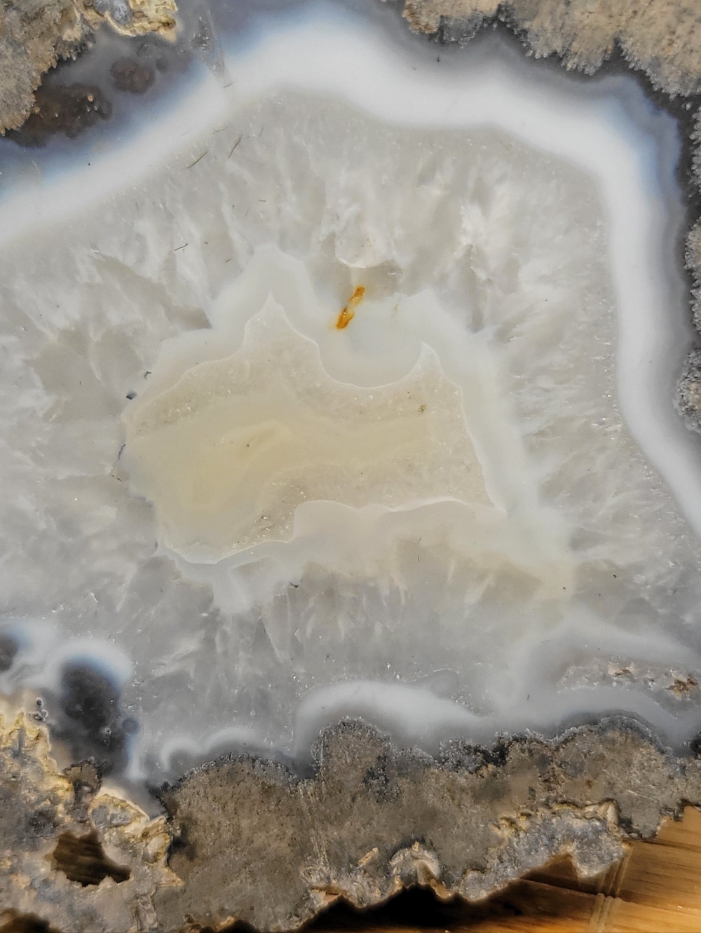 Pretty Geode 3.5" - Picture 5 of 11